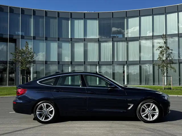 BMW 3 Serie 320i xDrive High Executive 2020 Benzine 9