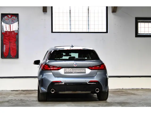 BMW 1 Serie 120i Business Edition 2022 Benzine 9