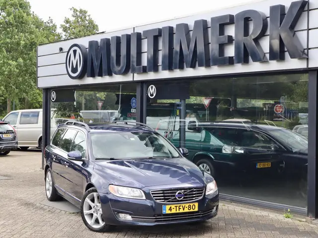 Volvo V70 D2 Nordic+ Automaat, excl BPM 2014 Diesel 16
