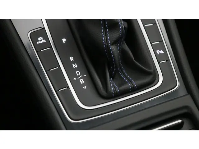 Volkswagen e-Golf 36kWh / 136pk E-DITION 2020 Elektrisch 35