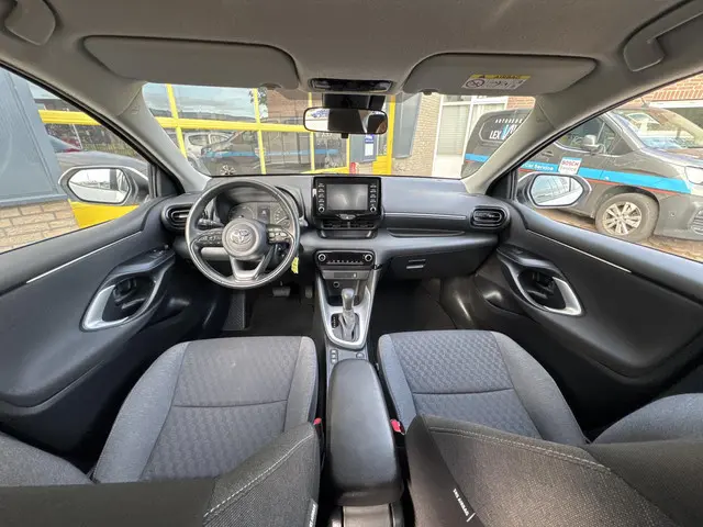 Toyota Yaris 1.5 Hybrid Active 2022 Hybride Benzine 19