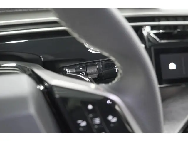 Peugeot 3008 1.2 Hybrid 136 GT 2025 Hybride Benzine 34