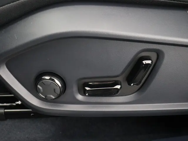 Lynk & Co 08 1.5 More 2025 Hybride Benzine 16