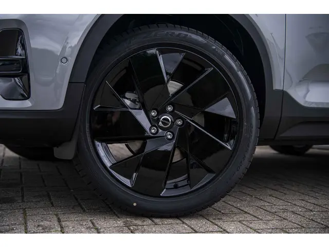Volvo XC40 2.0 B4 Plus Black Edition 2025 Benzine 28