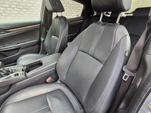 Honda Civic 1.0 i-VTEC Premium Leer/Pano-dak 2018 Benzine 21