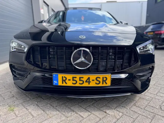 Mercedes-Benz CLA 200 AMG Line 2022 Benzine 13