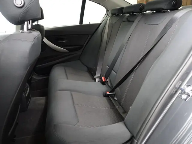 BMW 3 Serie 328i 245pk High Executive Aut- 2012 Benzine 23
