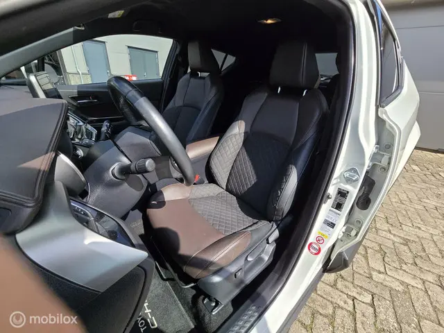 Toyota C-HR 1.2 Executive 2017 Benzine 6