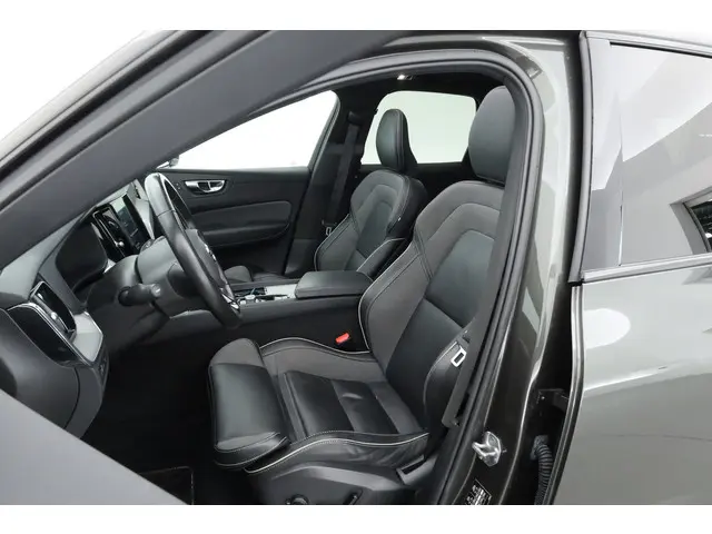 Volvo XC60 2.0 T8 AWD R-Design 2020 Hybride Benzine 3