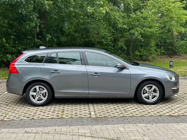 Volvo V60 2.0 D2 Nordic+ 1e Eigenaar Dealer 2017 Diesel 4