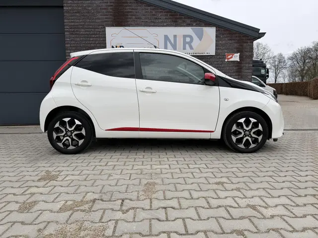 Toyota Aygo 1.0 VVT-i x-clusiv 2018 Benzine 6