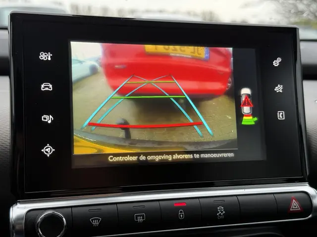 Citroën C4 Cactus 1.2 e-VTi Shine 2015 Benzine 18