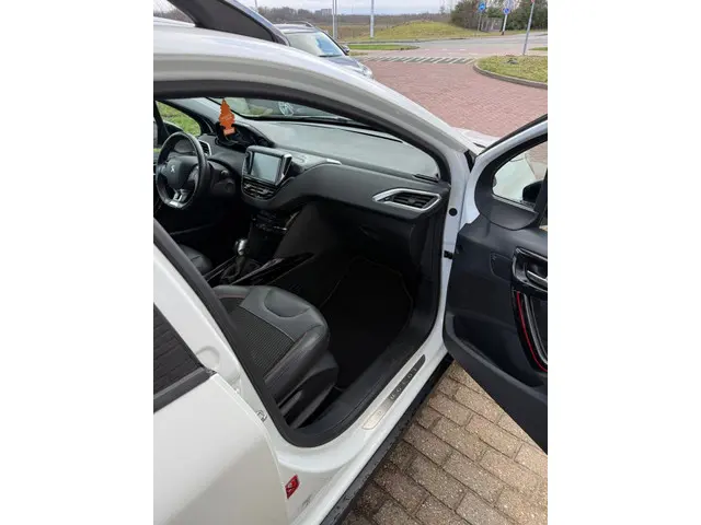 Peugeot 2008 1.2 PureTech GT-line 2017 Benzine 15