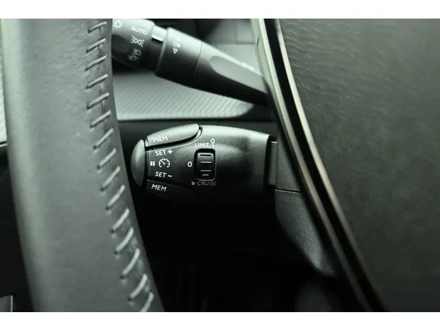 Peugeot 208 1.2 PureTech 100 Allure 2024 Benzine 31