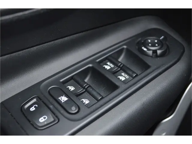 Jeep Renegade 1.4 MultiAir Limited 2015 Benzine 18