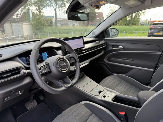 Jeep Avenger Longitude 54 kWh 2024 Elektrisch 12