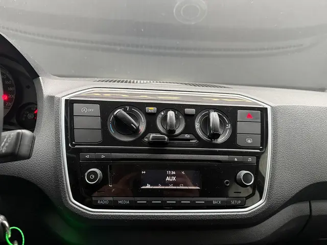 Volkswagen up! 1.0 BMT move up! 2018 Benzine 36