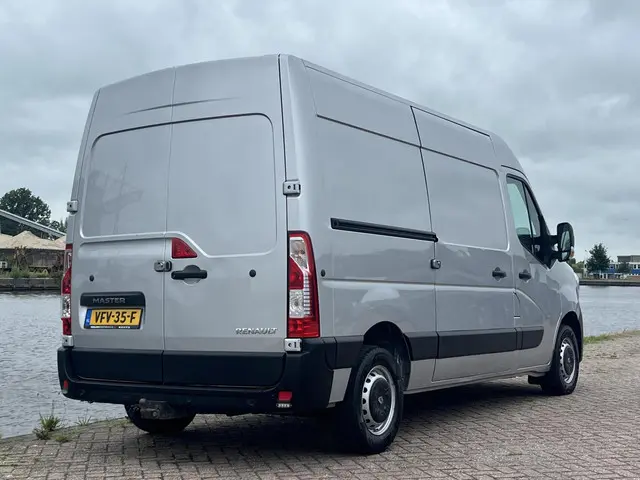 Renault Master bestel T35 2.3 dCi 135 L2H2 2020 Diesel 31