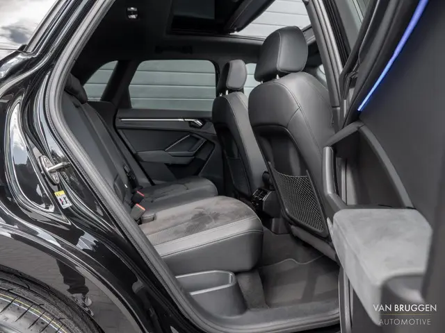 Audi Q3 45 TFSI E S-Line 2022 Hybride Benzine 44
