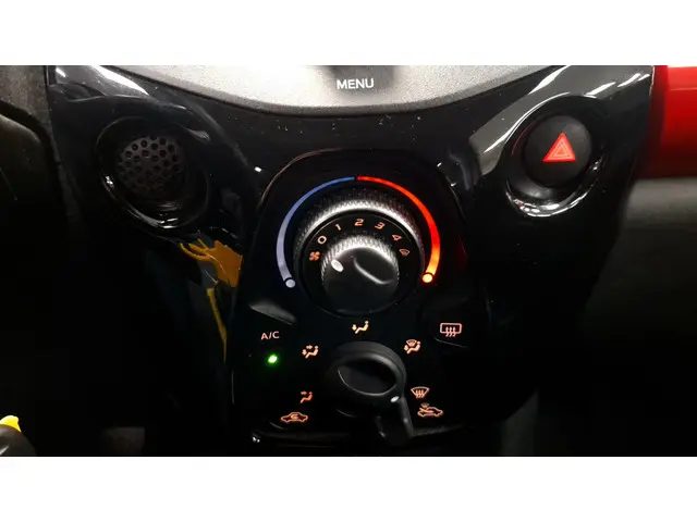 Peugeot 108 1.0 e-VTi Envy 2016 Benzine 10