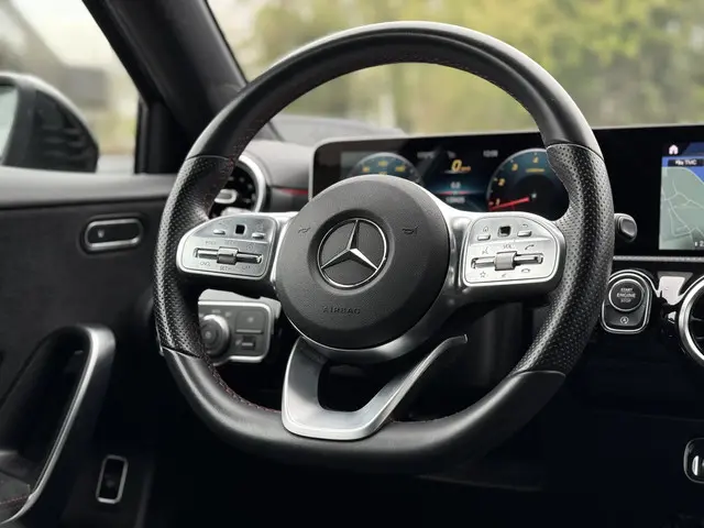 Mercedes-Benz A-Klasse 200 Aut. AMG Sport 2020 Benzine 17