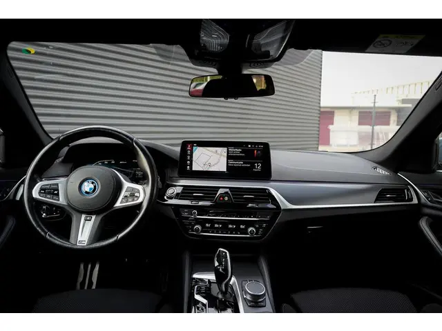 BMW 5 Serie 530e High Executive 2022 Hybride Benzine 7