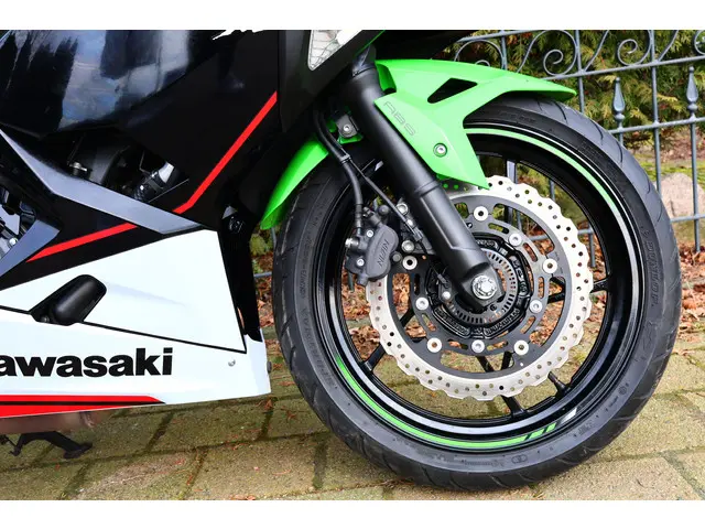 Kawasaki Ninja 400 KRT A2 CODE 80 2023 Benzine 15