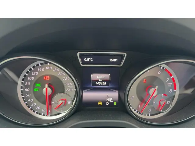 Mercedes-Benz GLA 200 Prestige 2014 Benzine 9