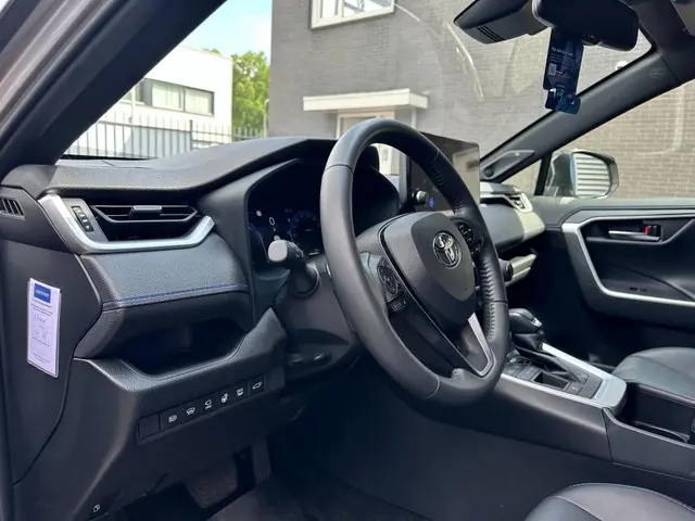 Toyota RAV4 2.5 Hybrid Bi-Tone - Style 2024 Hybride Benzine 9