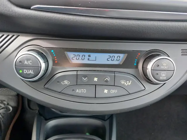 Toyota Yaris 1.5 Hybrid Aspiration 2018 Hybride Benzine 10