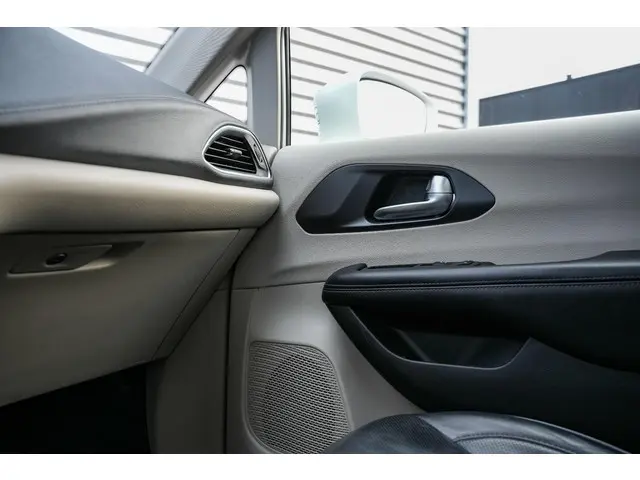 Chrysler Pacifica 3.6 V6 Hybrid 2021 Benzine 23