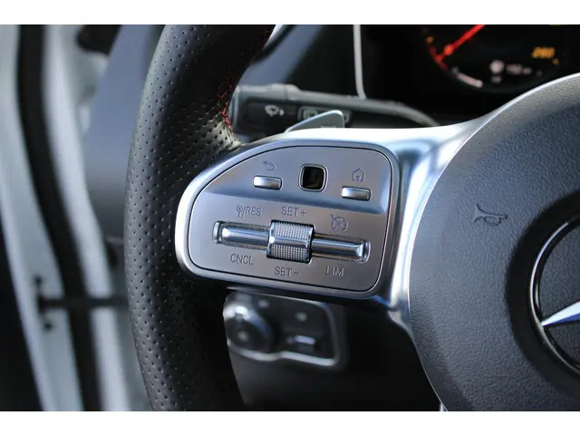 Mercedes-Benz B-Klasse 180 AMG 2019 Benzine 24