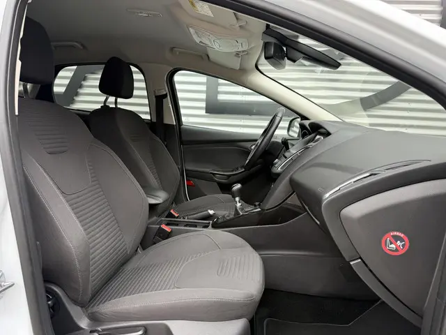 Ford Focus 1.0 Titanium Edition 2015 Benzine 9