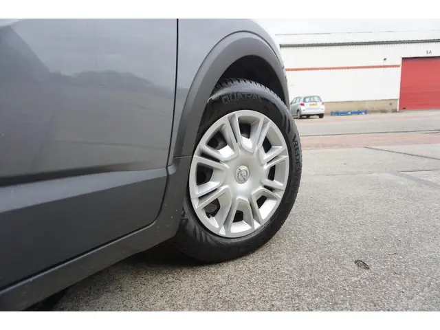 Opel Crossland X 1.2 Online Edition 2017 Benzine 24