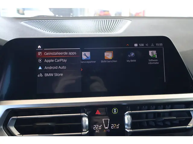 BMW 3 Serie Touring 318i Business Edition 2021 Benzine 18