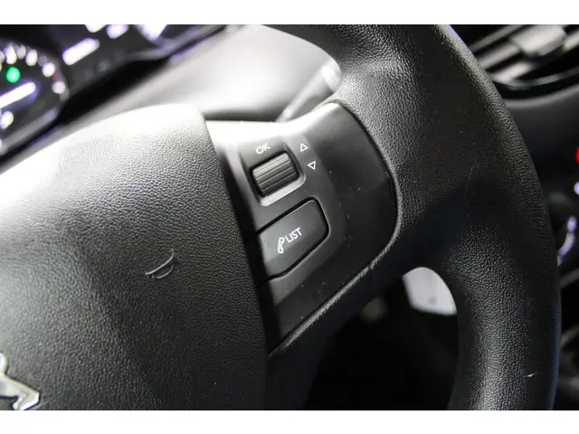 Peugeot 208 1.2 PureTech Blue Lion 2018 Benzine 16