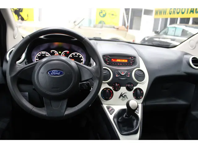 Ford Ka 1.2 Champions Edition start/stop 2012 Benzine 8