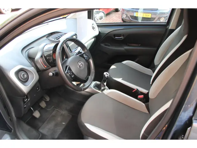 Toyota Aygo 1.0 VVT-i x 2017 Benzine 8