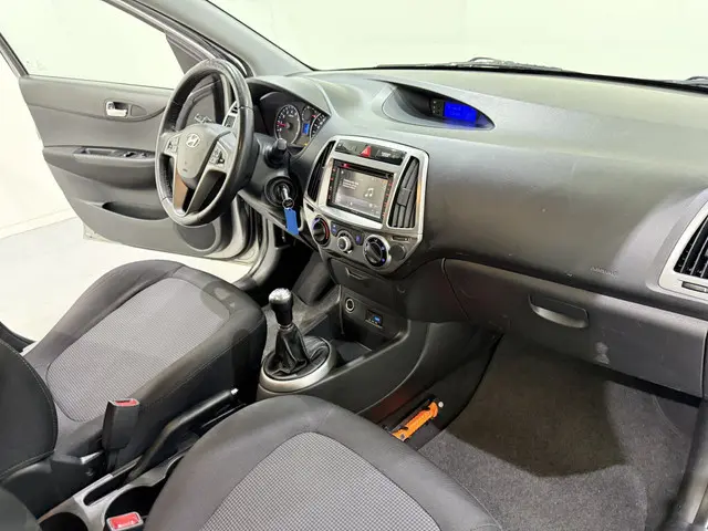 Hyundai i20 I-20 HB 1.2i i-Deal Airco NAP 2014 Benzine 24