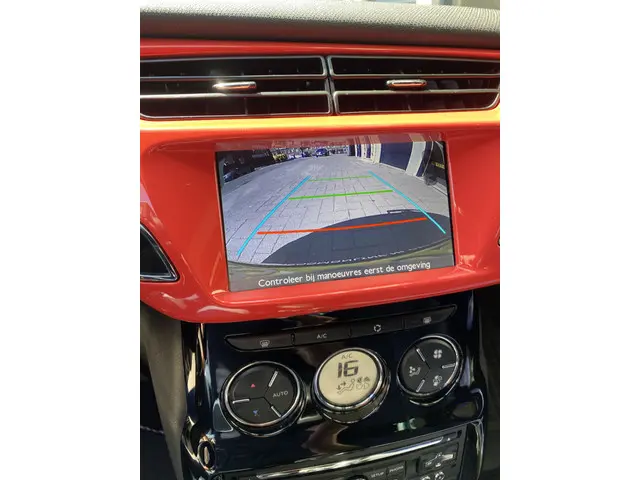 DS DS 3 1.2 PureTech Inès de la Fressange 2015 Benzine 18