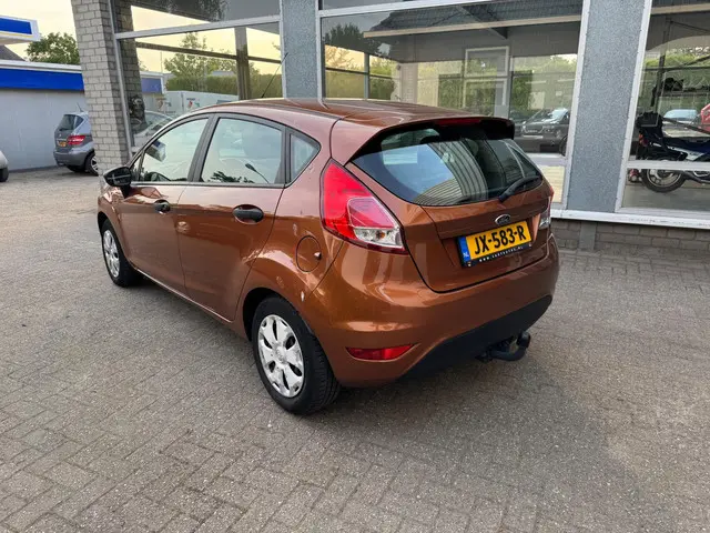 Ford Fiesta 1.25 Titanium 2015 Benzine 2