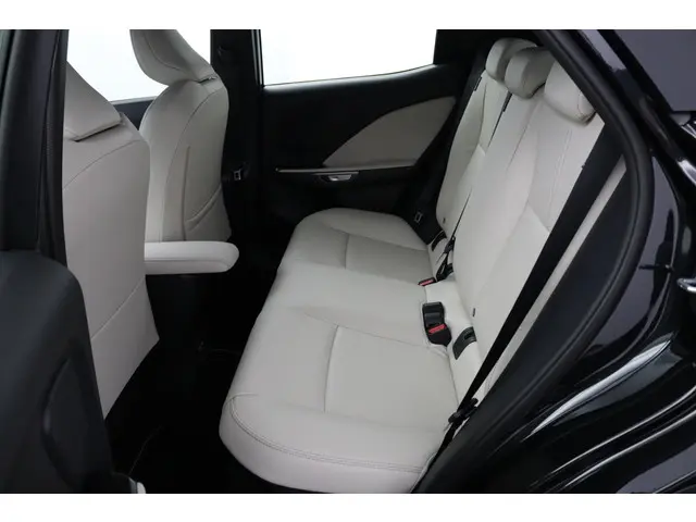 Lexus LBX Elegant 2WD 2025 Hybride Benzine 17