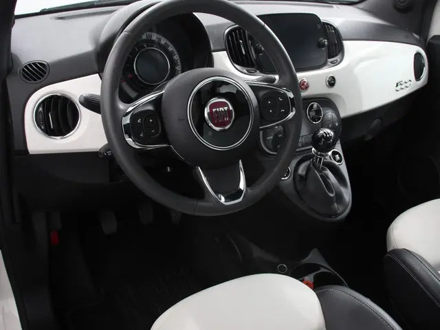 Fiat 500 1.0 Hybrid Dolcevita 2022 Benzine 2