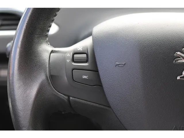 Peugeot 2008 1.2 PureTech Active 2016 Benzine 17
