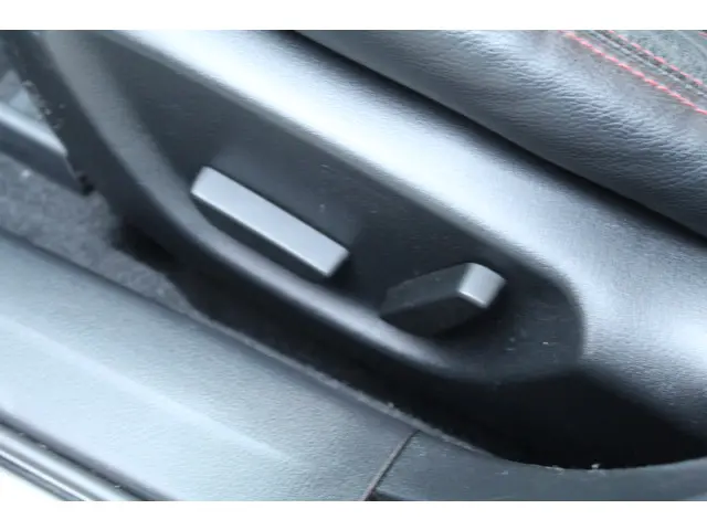 Mazda 3 2.0 GT-M//Bose//Automaat//Navi!! 2014 Benzine 9