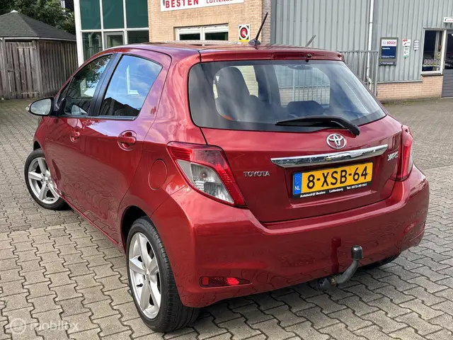 Toyota Yaris 1.3 VVT-i Dynamic / Garantie ! 2012 Benzine 7
