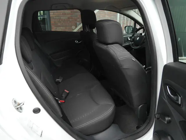 Renault Clio Estate 0.9 TCe Limited 2017 Benzine 10