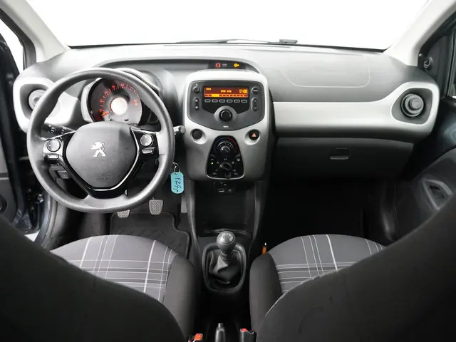 Peugeot 108 1.0 e-VTi Active 2017 Benzine 12