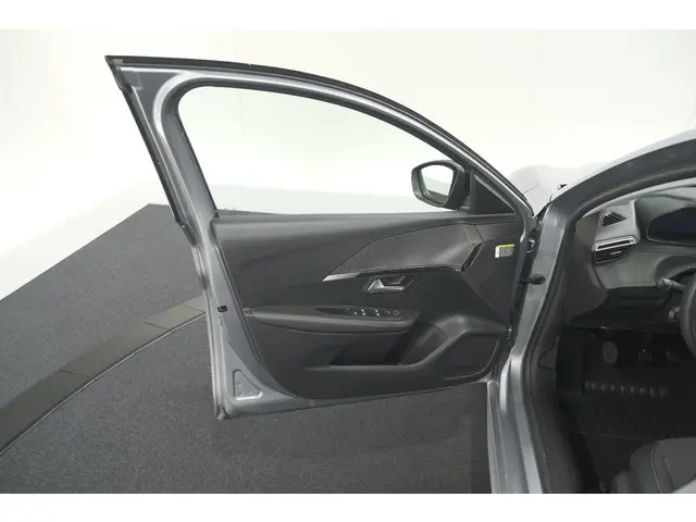 Peugeot 208 PureTech 100 Allure 2025 Benzine 63