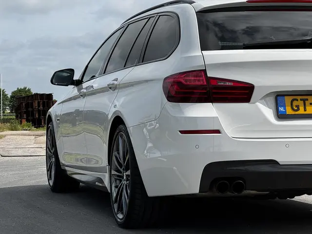 BMW 5 Serie Touring 520i High Executive 2015 Benzine 7